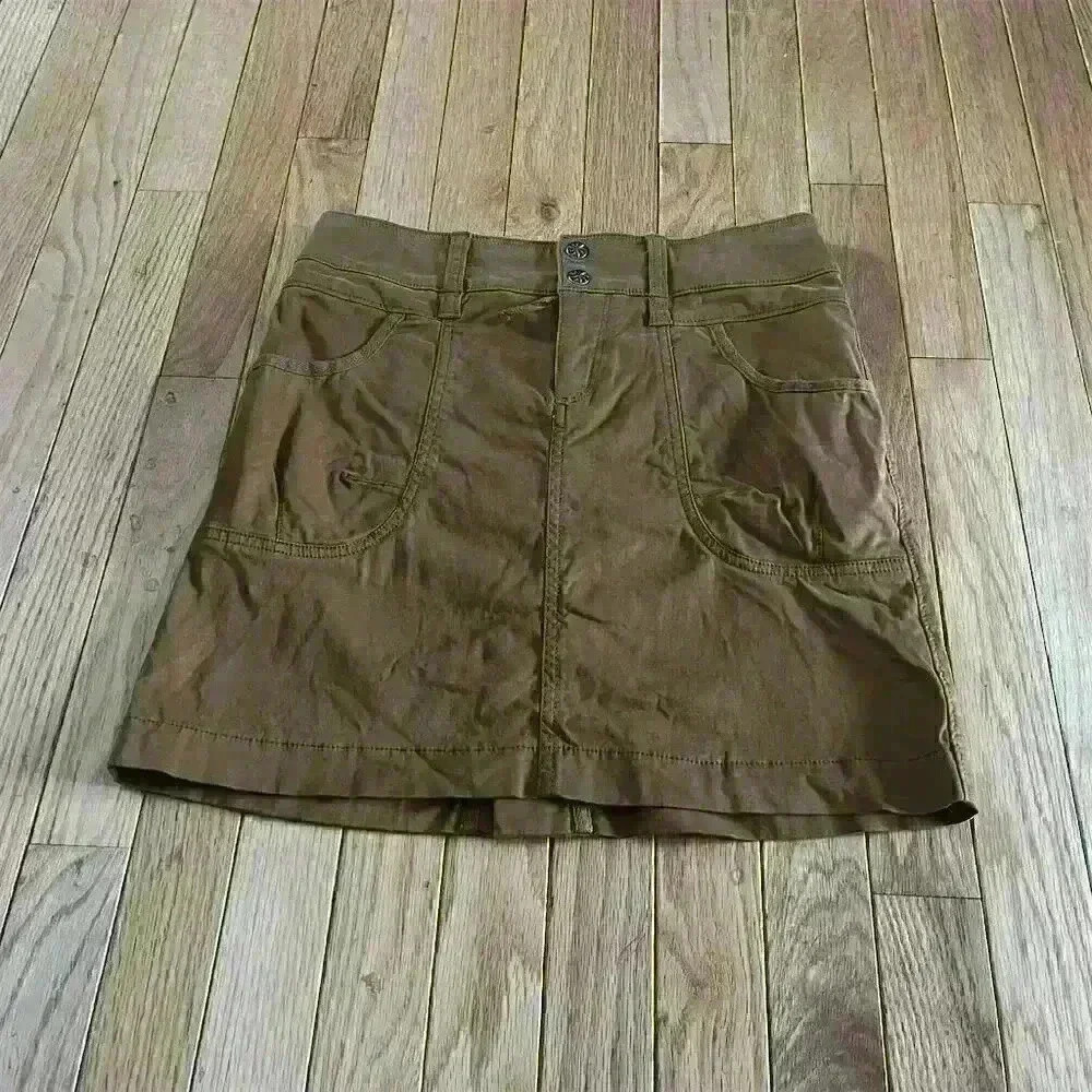 Athleta Women's Mini Skirt Size 2 Beige Short Casual with Pockets and Button